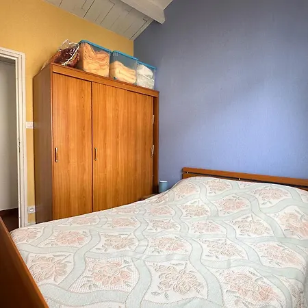3 Pieces A 100m De La Avec Patio Et Parking - Fr-1-705-37 Nyaraló *