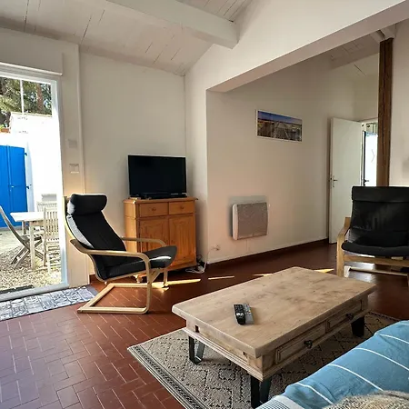 3 Pieces A 100m De La Avec Patio Et Parking - Fr-1-705-37 Ле-Мат