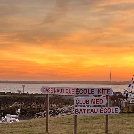 3 Pieces A 100m De La Avec Patio Et Parking - Fr-1-705-37 度假居