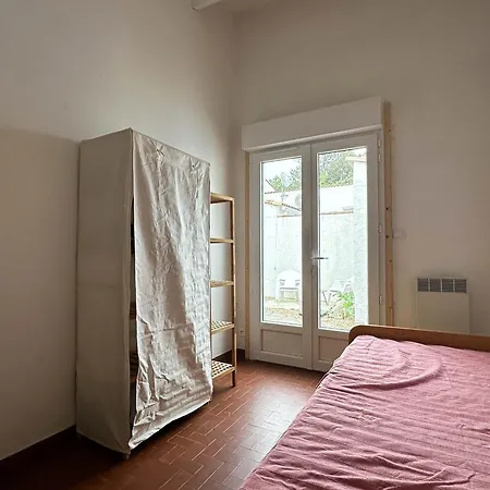 3 Pieces A 100m De La Avec Patio Et Parking - Fr-1-705-37