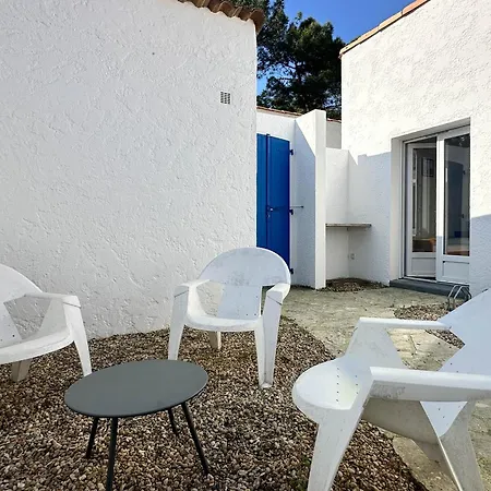 3 Pieces A 100m De La Avec Patio Et Parking - Fr-1-705-37 * Ле-Мат