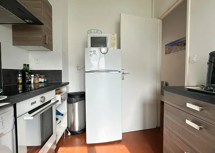 3 Pieces A 100m De La Avec Patio Et Parking - Fr-1-705-37 بيت للعطل