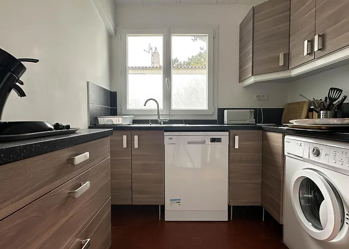 3 Pieces A 100m De La Avec Patio Et Parking - Fr-1-705-37 بيت للعطل *