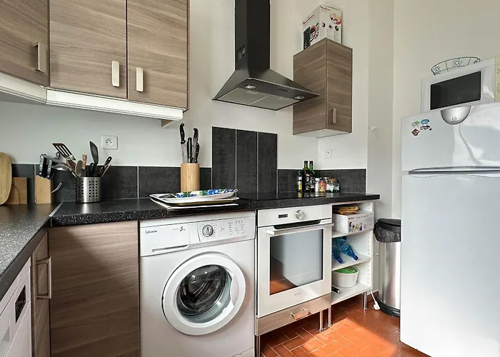 بيت للعطل 3 Pieces A 100m De La Avec Patio Et Parking - Fr-1-705-37 *