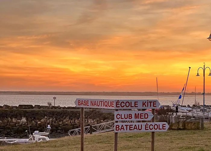 3 Pieces A 100m De La Avec Patio Et Parking - Fr-1-705-37 بيت للعطل