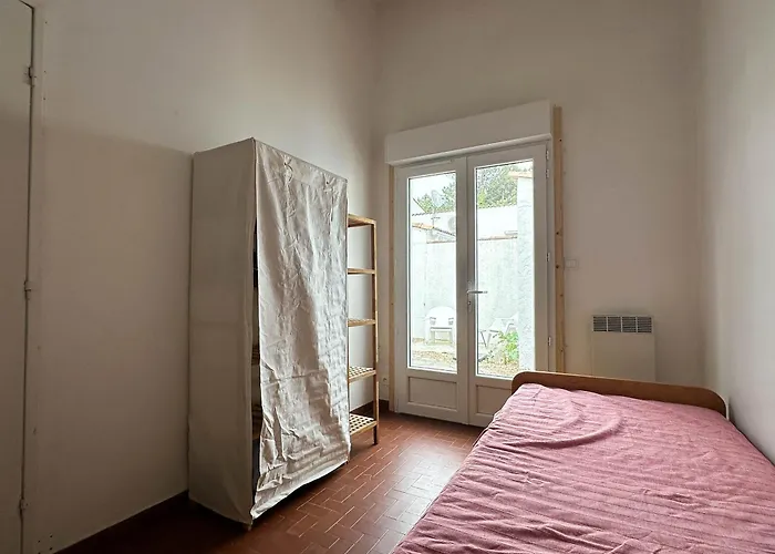 3 Pieces A 100m De La Avec Patio Et Parking - Fr-1-705-37